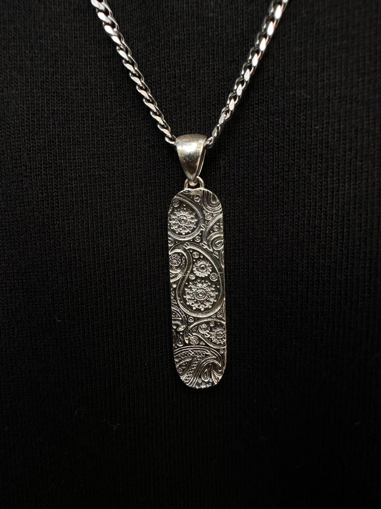Paisley-Skateboard-Deck-Anhänger (Silber)
