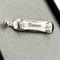 Thumbnail for Colgante de monopatín personalizado (plata)