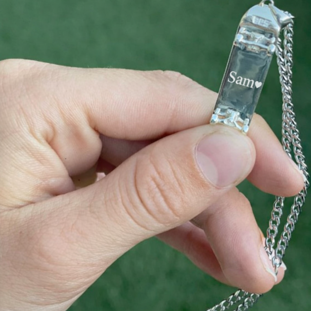 Colgante de monopatín personalizado (plata)