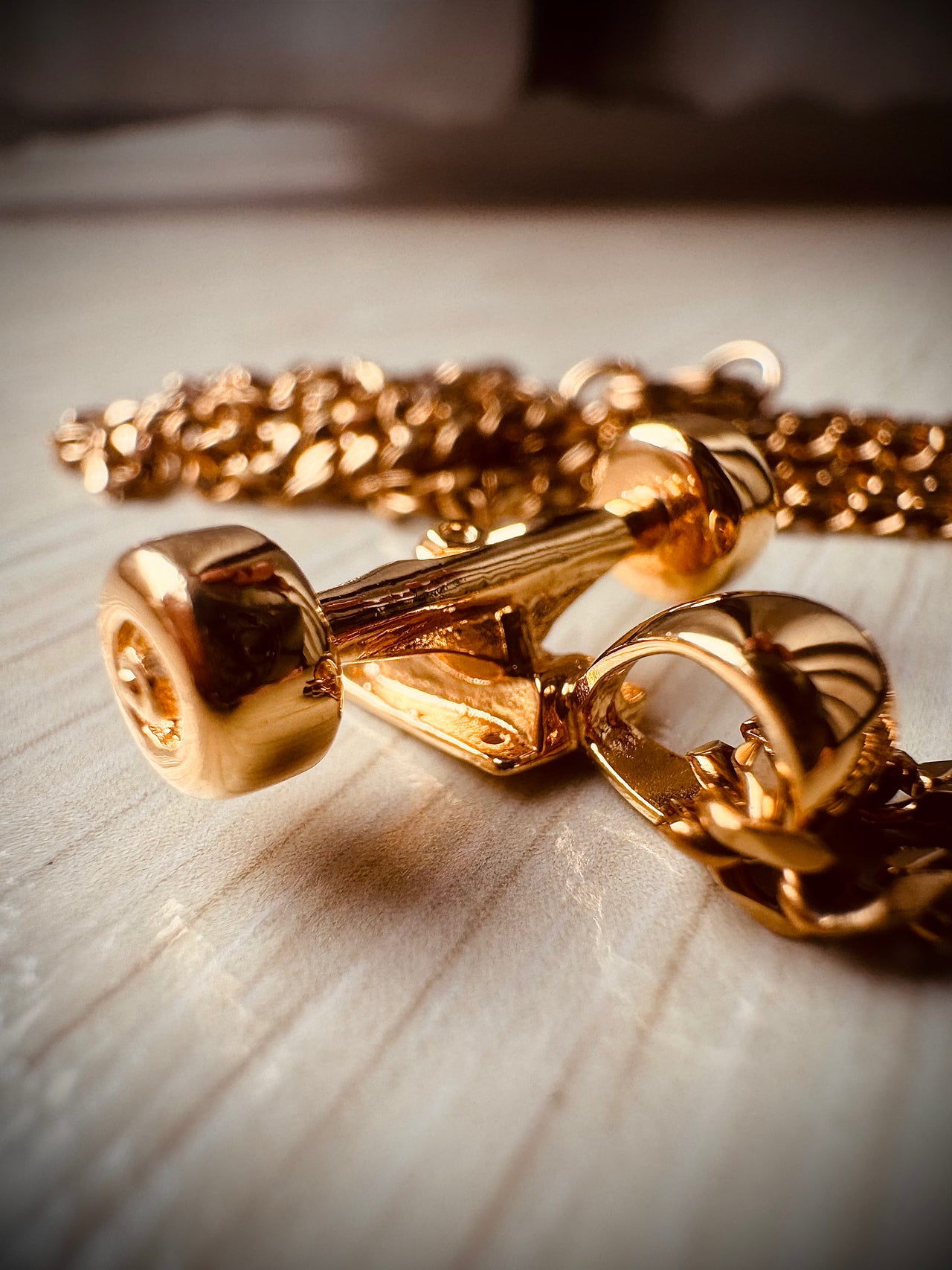 Skateboard Truck w/Wheels Pendant (Gold)
