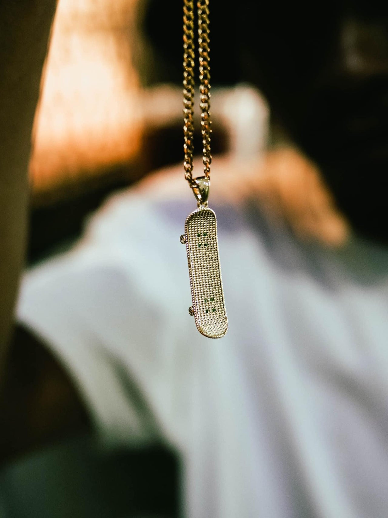 SKATEBOARD PENDANT V2 (GOLD)