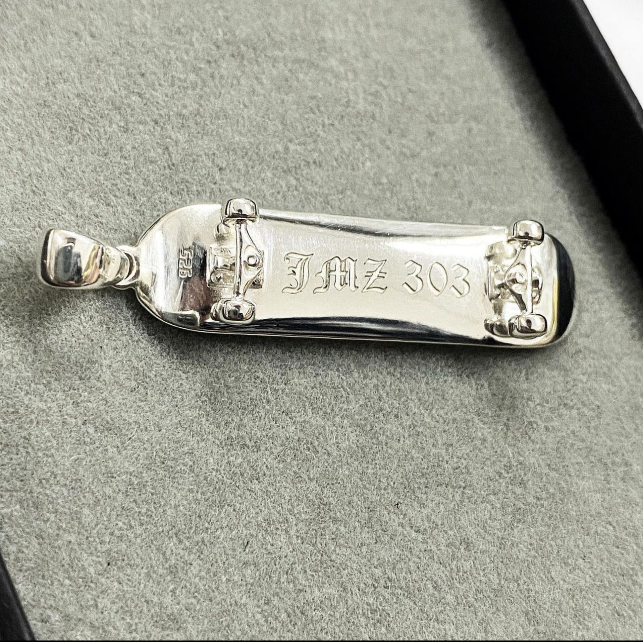 PERSONALIZED SKATEBOARD PENDANT (SILVER)