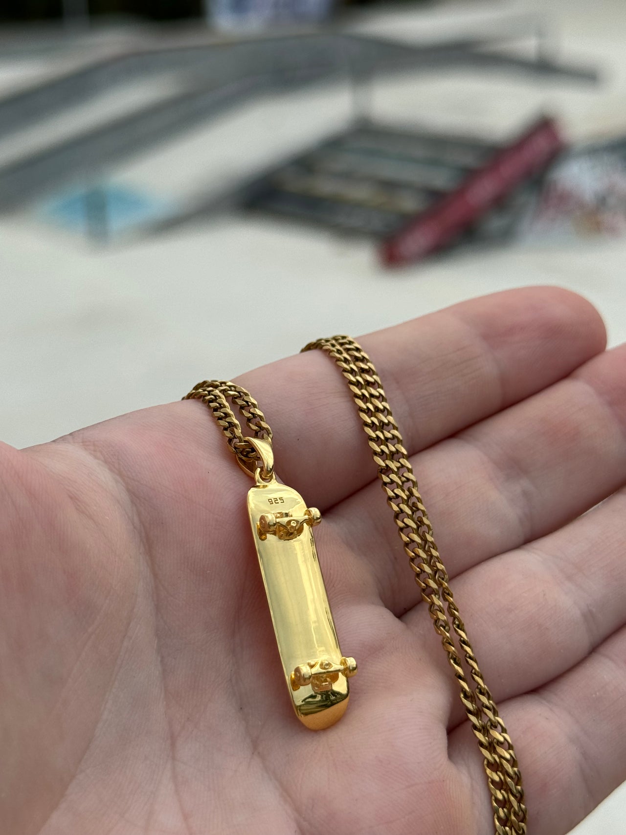 SKATEBOARD PENDANT (GOLD)