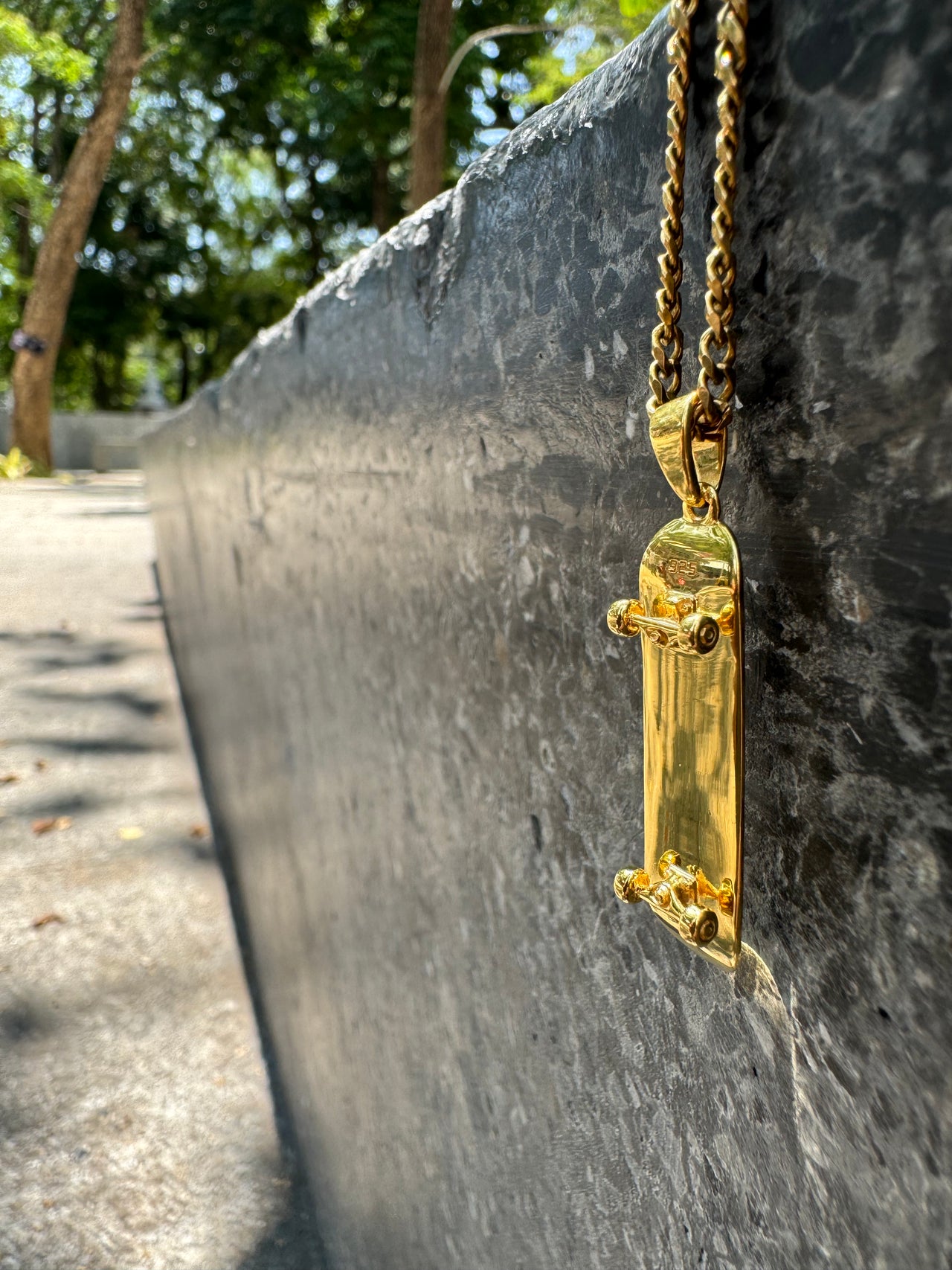 PERSONALIZED SKATEBOARD PENDANT (GOLD)