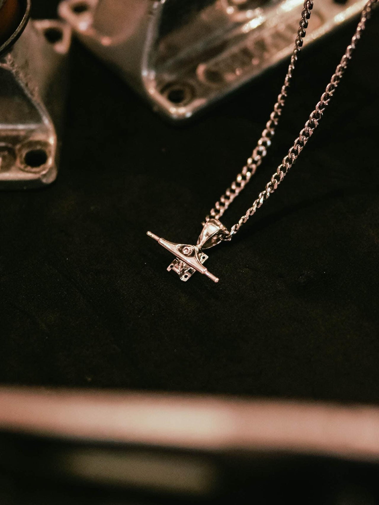 Skateboard Truck Pendant (Silver)