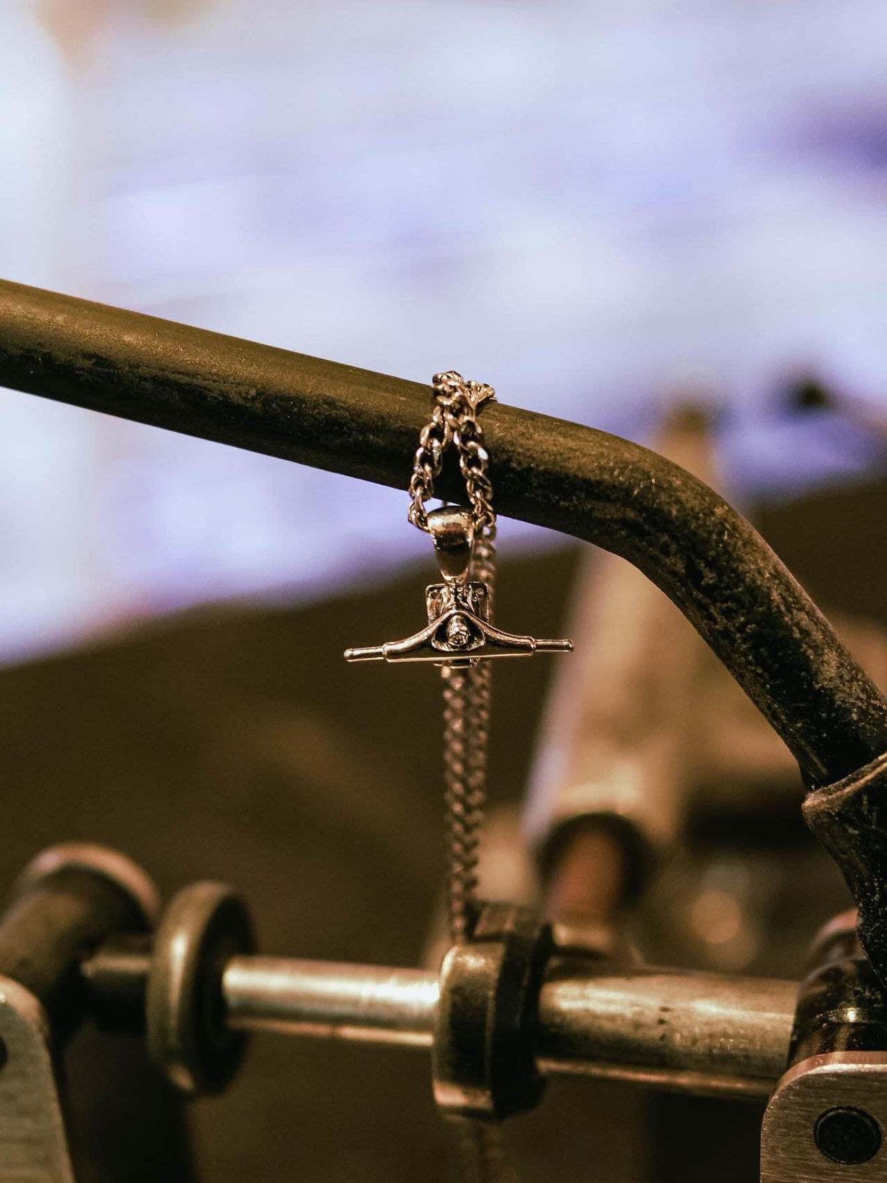 Skateboard Truck Pendant (Silver)