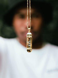 Thumbnail for COLGANTE SKATEBOARD (ORO)
