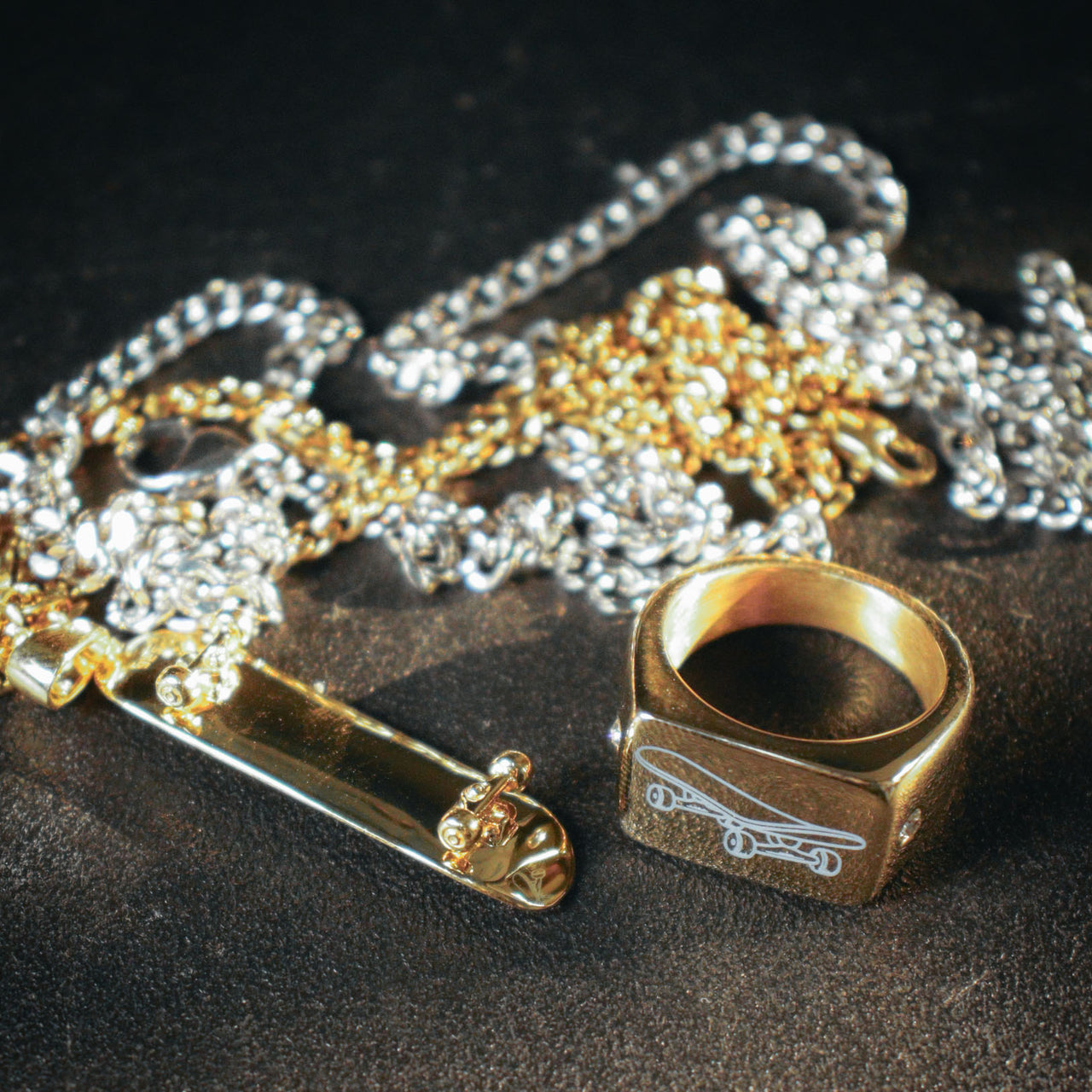 Skateboard Pendant & Ring Bundle (Gold)
