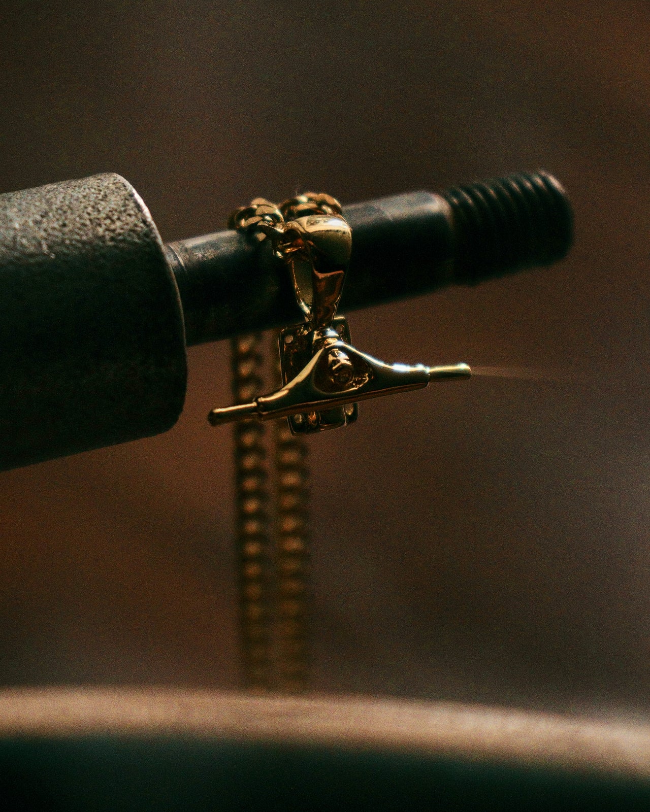 Skateboard Truck Pendant (Gold)