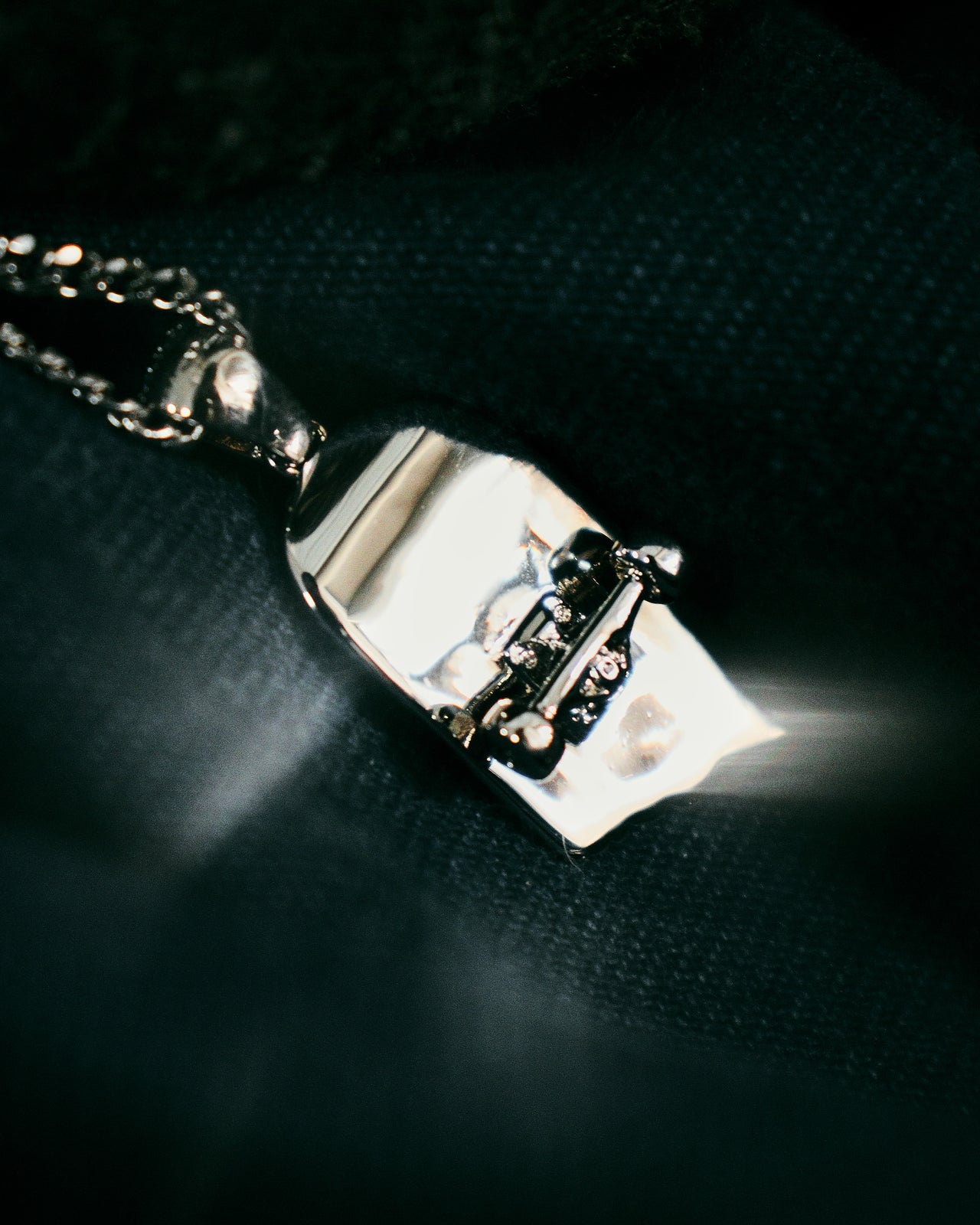 Broken Skateboard Pendant (Silver)