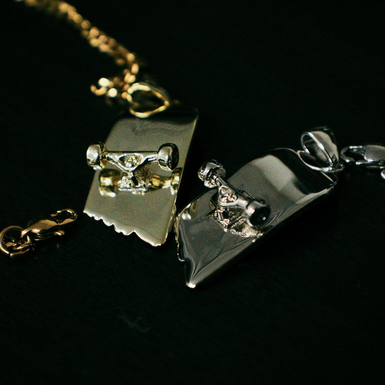 Broken Skateboard Pendant (Silver)