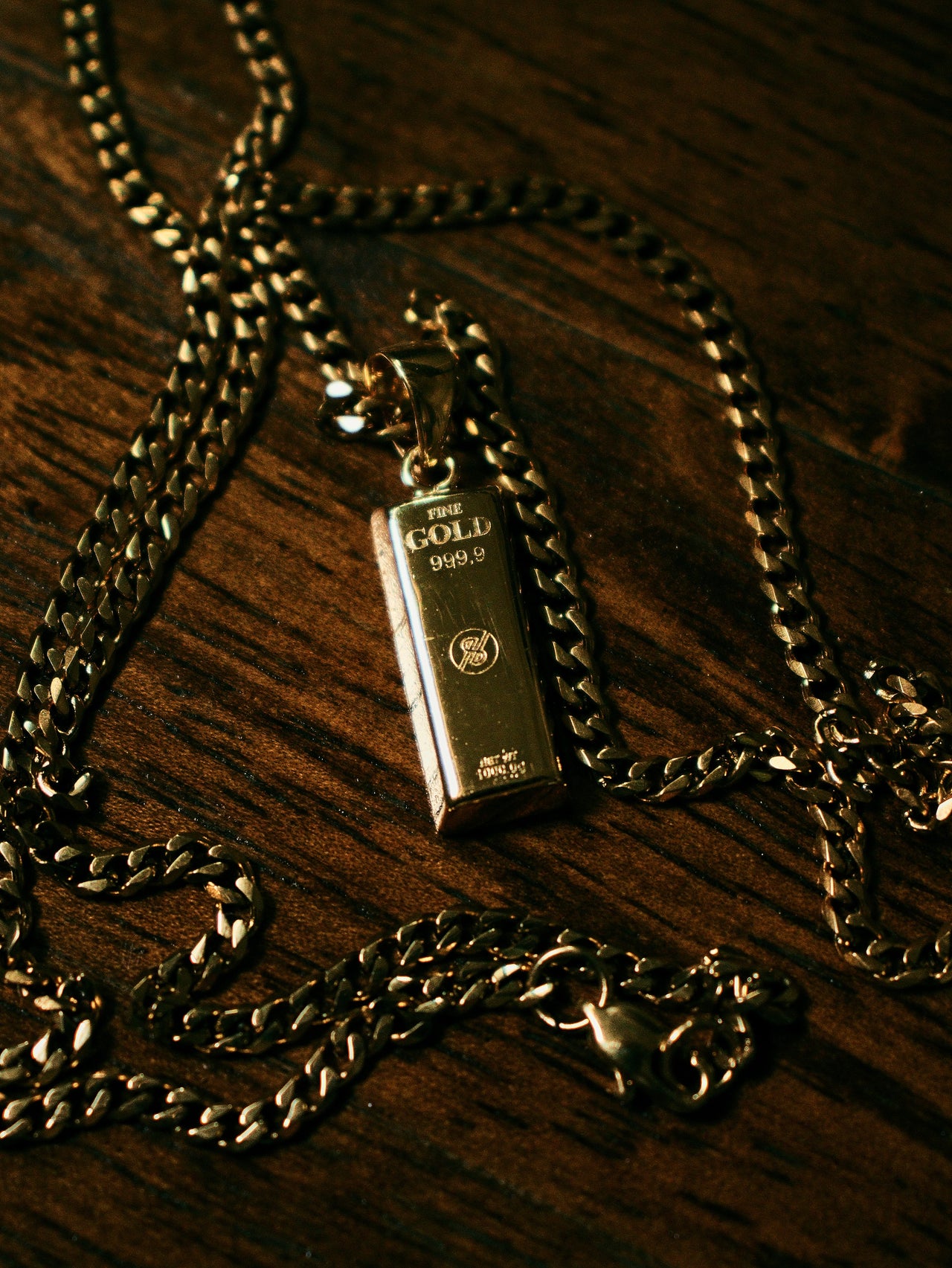 Colgante de barra de oro