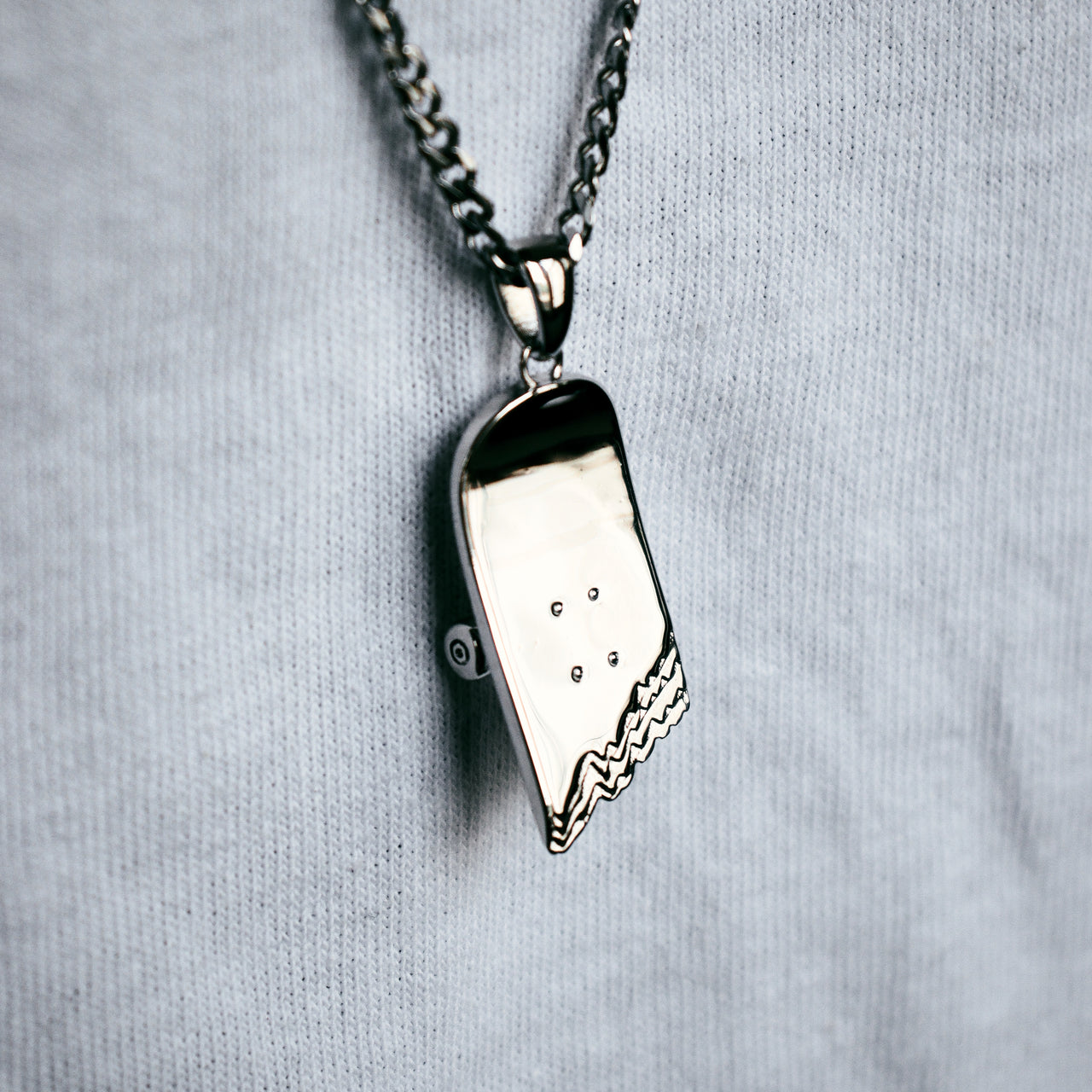 Broken Skateboard Pendant (Silver)