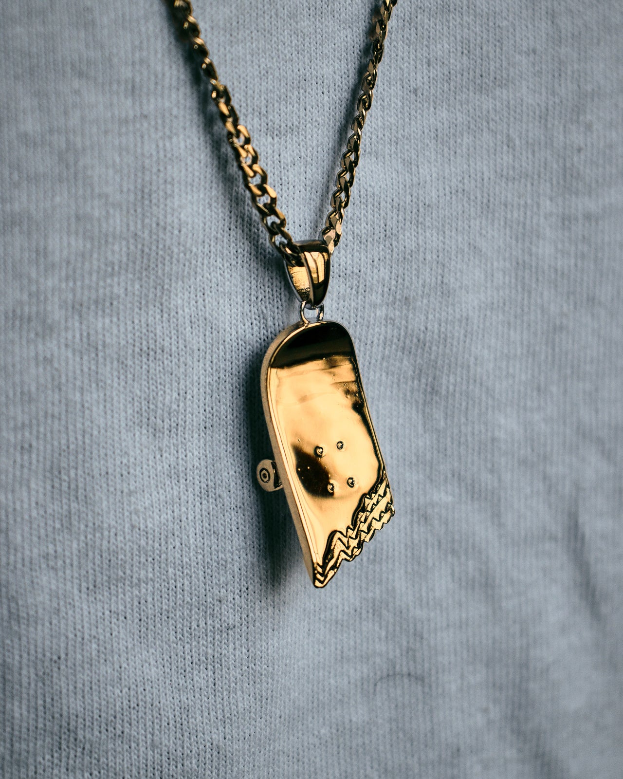 Broken Skateboard Pendant (Gold)