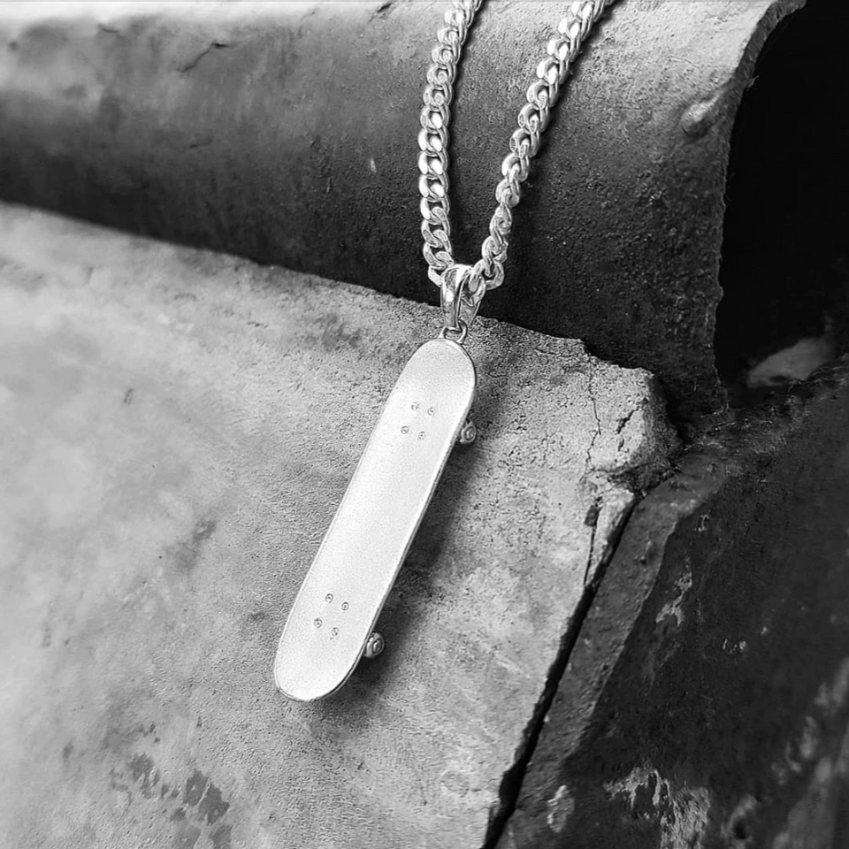 PERSONALISED SKATEBOARD PENDANT (SILVER)